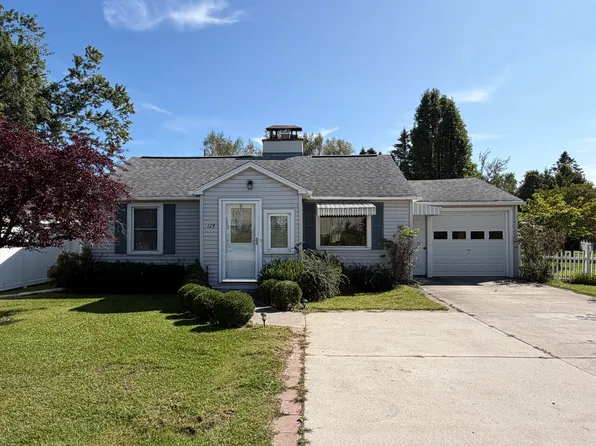 135 W Chisholm St, Alpena, MI 49707