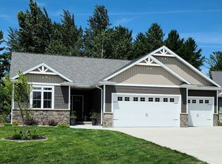 5004 N Silkwood Cir, Appleton, WI 54913