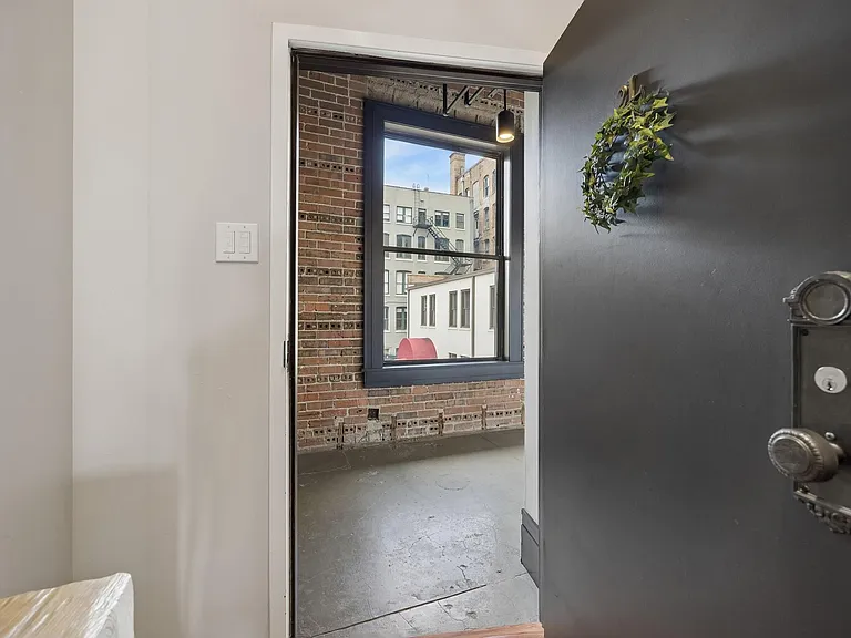 915 Franklin St #2L — Photo 28