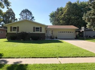 1835 McDonald Dr, Huron, SD 57350