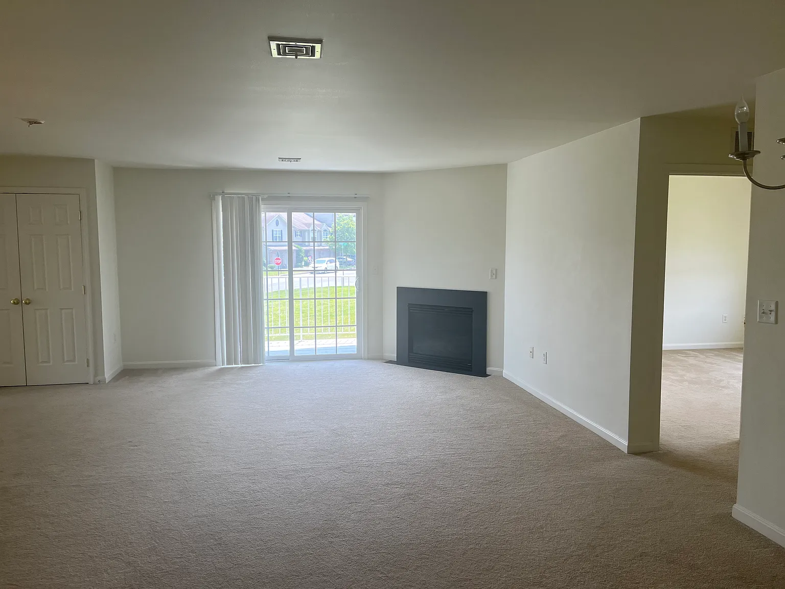 3 bed, 1722 sqft, $2,295 — Photo 3