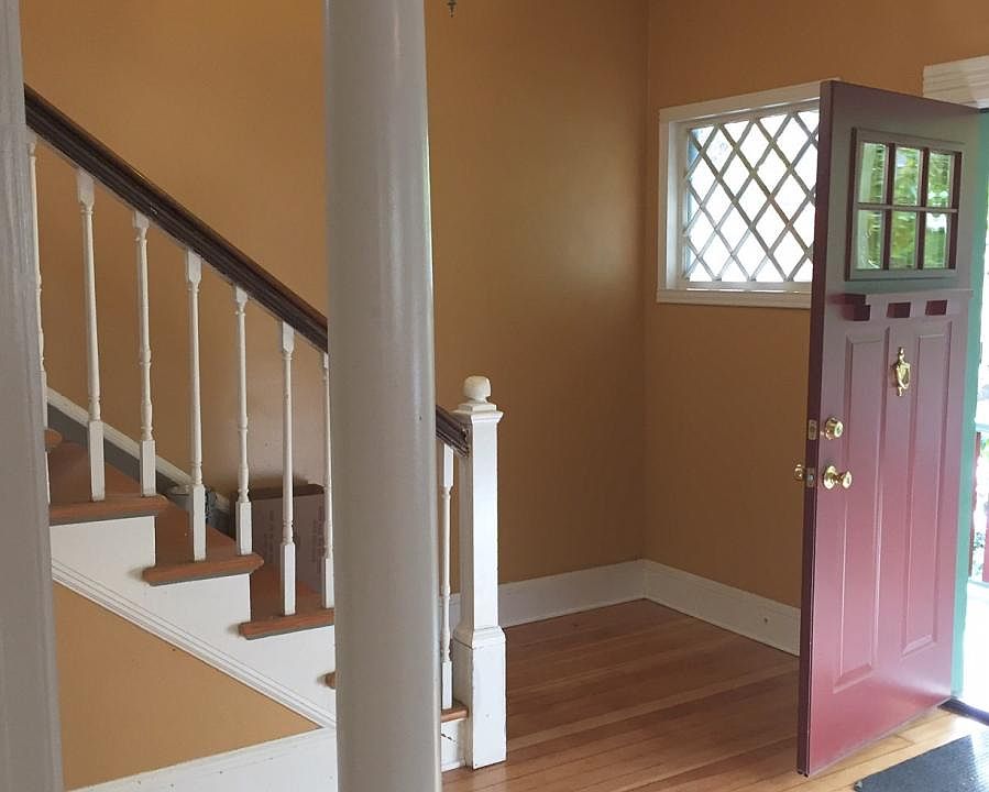 Entry/foyer