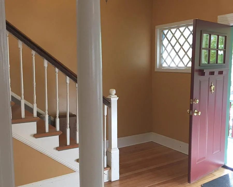 Entry/foyer
