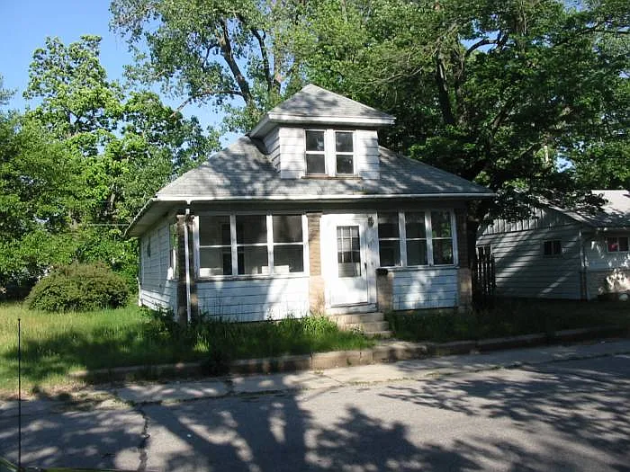 125 Edward St photo 1