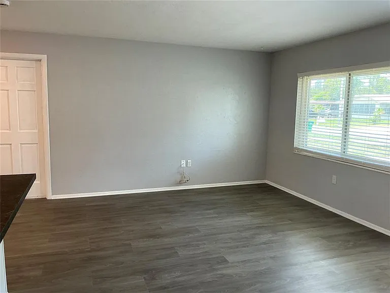 10888 Temple Ave — Photo 5