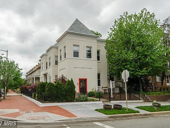 E St Flat- Side view