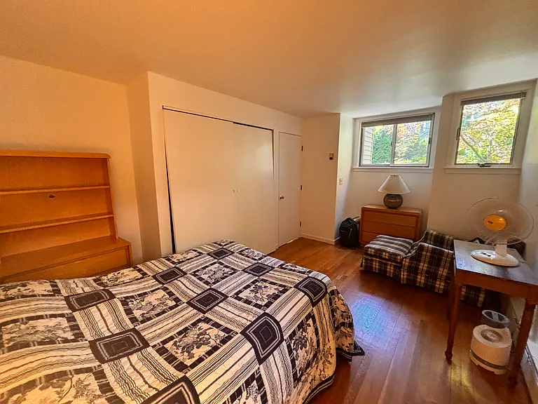 8 Bond St — Photo 12