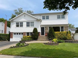 9 Barbara Dr, Syosset, NY 11791