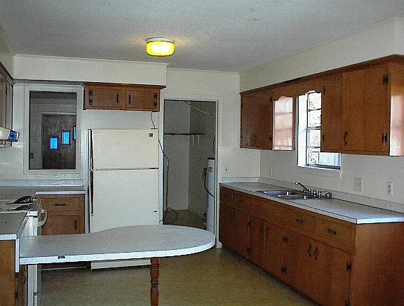 1702 Ash St — Photo 3