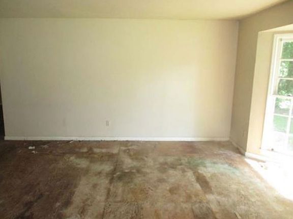 4th image of 210 Court St