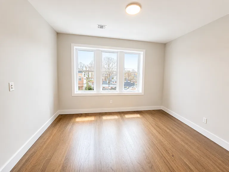 535 Hawthorne Ave #203 — Photo 5