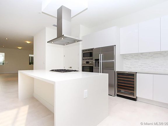5th image of 10010 NW 74th Ter