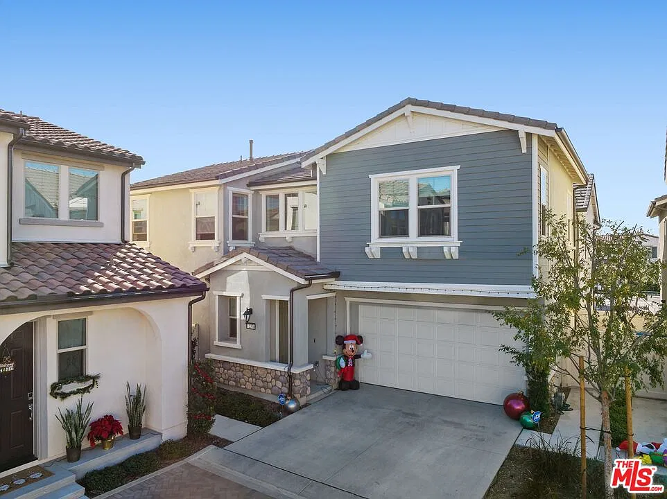 5 bed, 4.0 bath, 2337 sqft, $5,700 — Photo 1