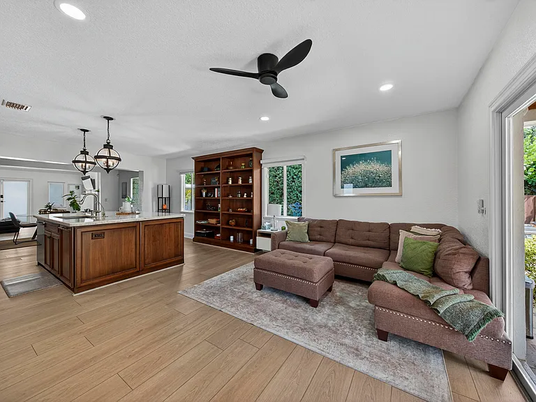 510 NE 8th Ave — Photo 6