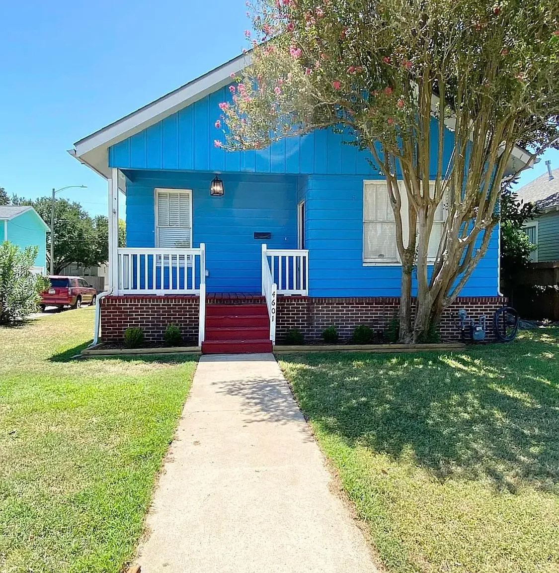 3 bed, 1300 sqft, $2,200 — Photo 1