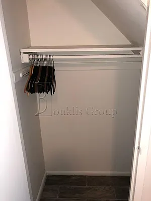 Rented by Bouklis Group | media 4