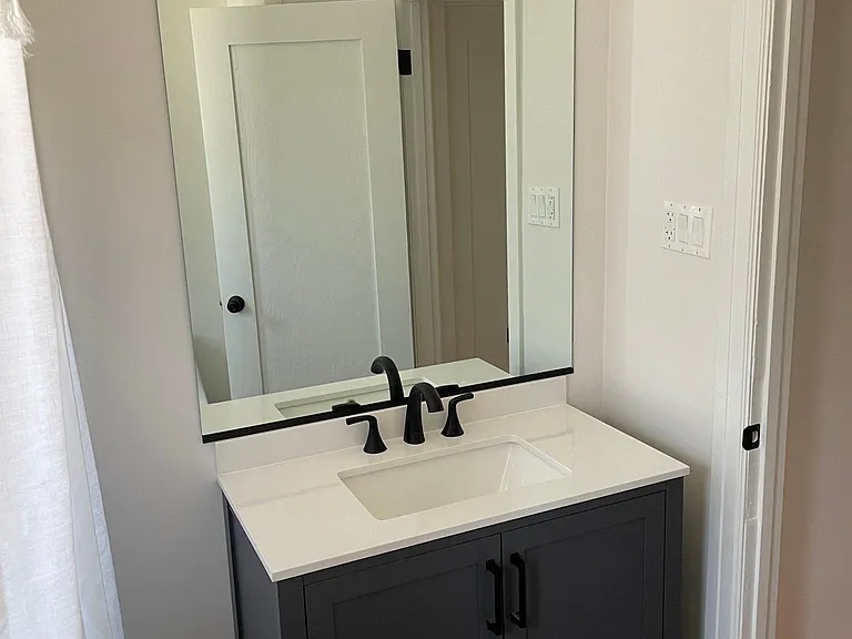 845 N Kilkea Dr — Photo 11