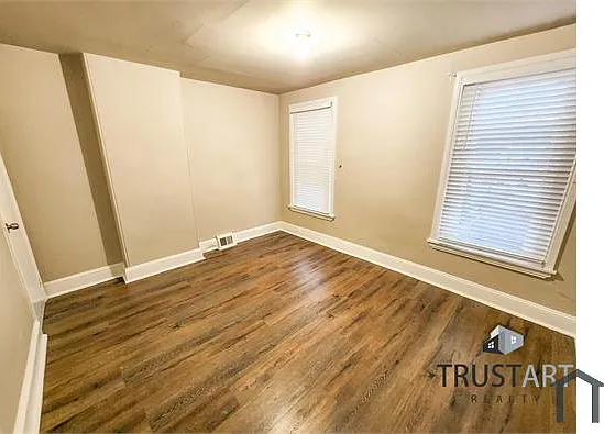 3885 Manor St — Photo 13