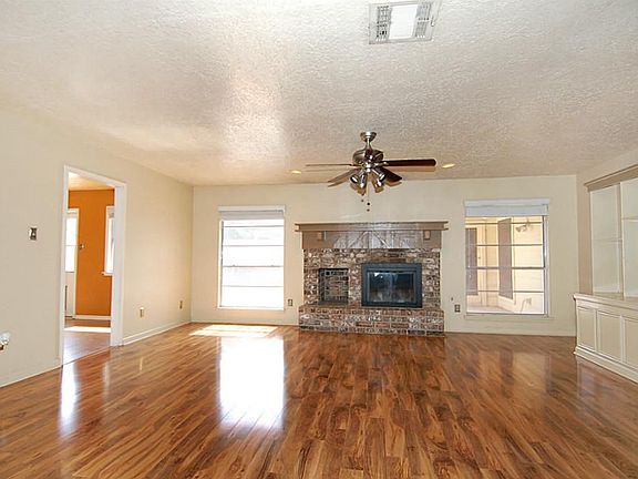3rd image of 2311 Creek Meadows Dr