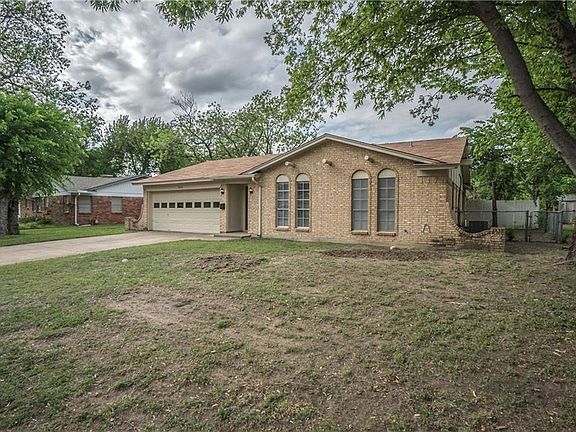 2nd image of 7413 Maple Dr