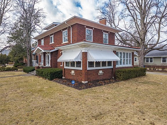 5th image of 1926 E Oakland Ave