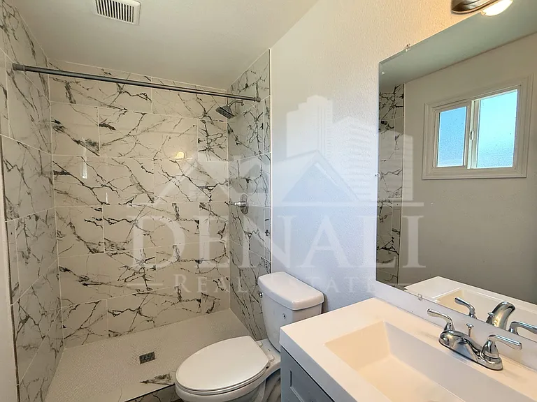 2027 N 66th Dr — Photo 11