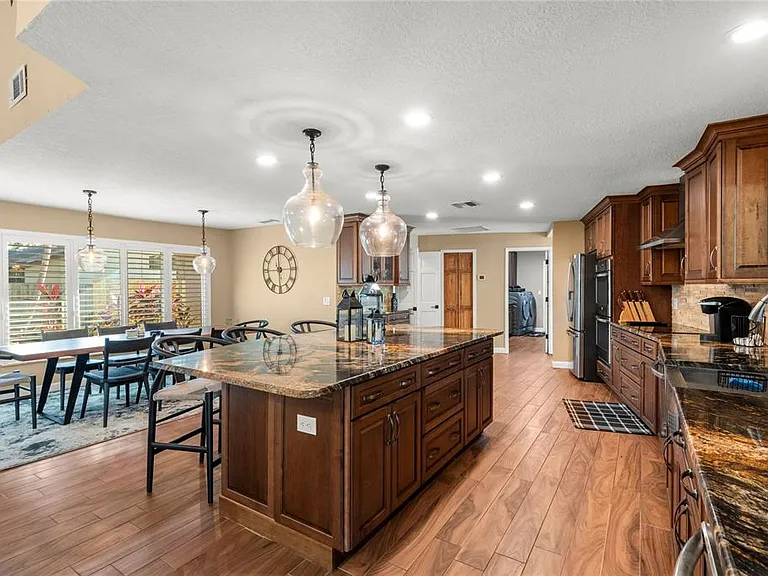 10285 Barry Dr — Photo 15
