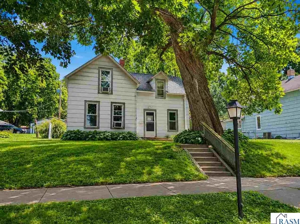 1017 N 6th St, Mankato, MN 56001
