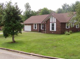 901 Ridge Top Dr, Dexter, MO 63841