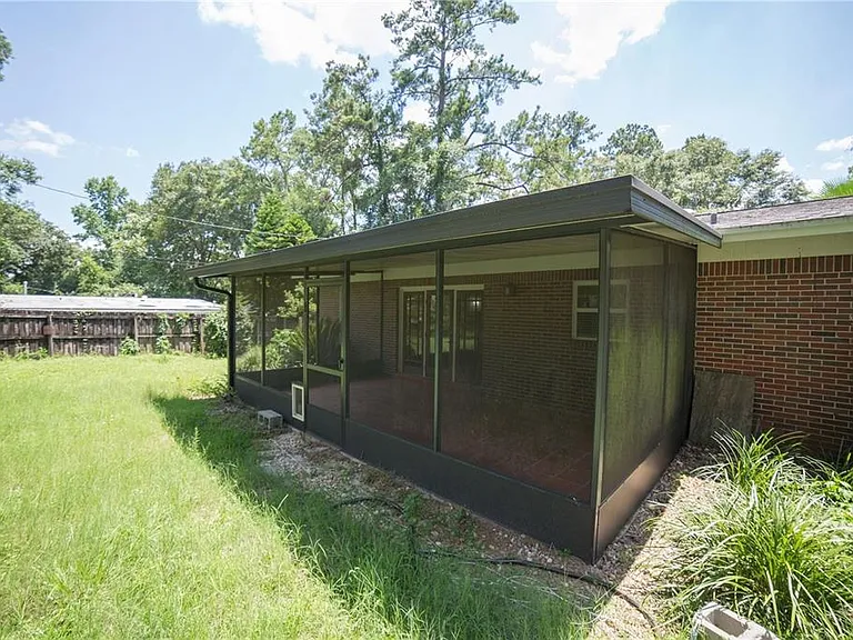 1009 NW 39th Dr — Photo 21