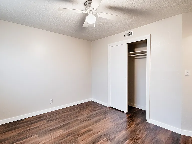 512 Elmwood Dr #1 — Photo 15