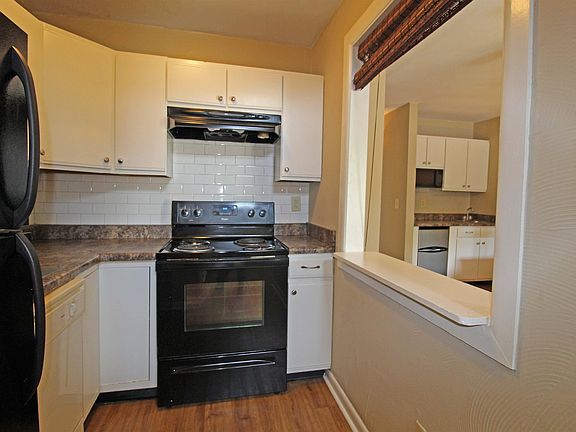 5th image of 1406 Bradley Dr