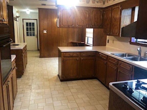 4th image of 668 Meadowgreen Dr