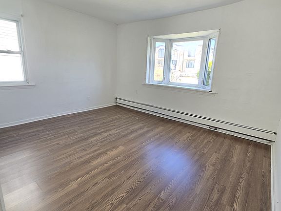 5th image of 640 Wyngate Dr E