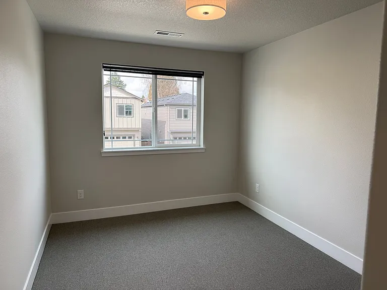 9702 NE 29th Ave — Photo 13