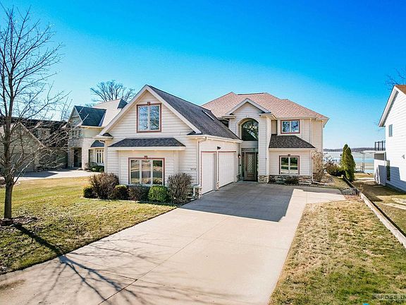 2nd image of 5728 Lake Edge Road