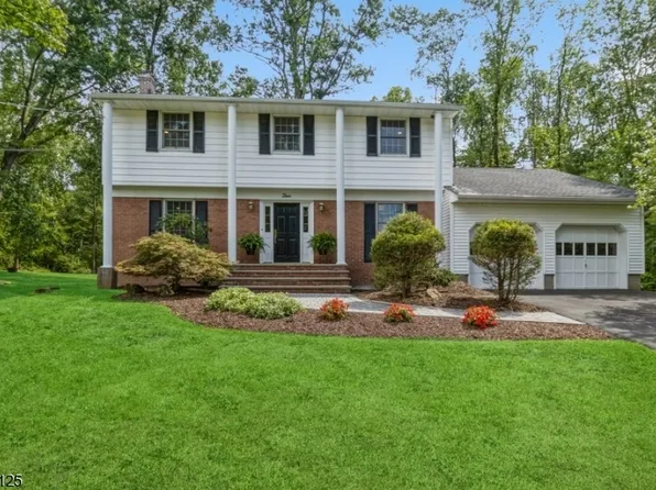 10 Cedar Ln, Roseland Boro, NJ 07068