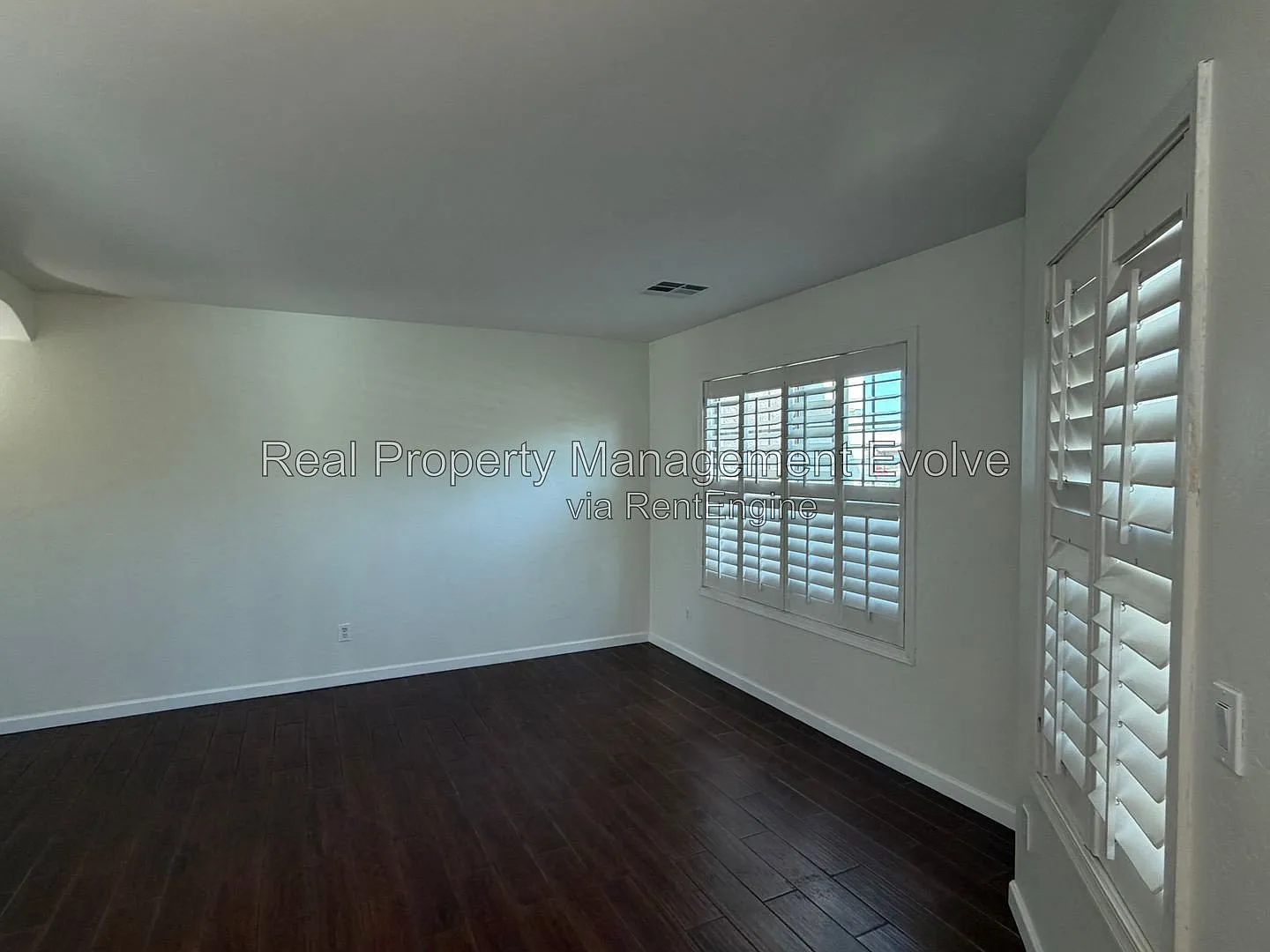 4 bed, 3.0 bath, 2452 sqft, $2,400 — Photo 4