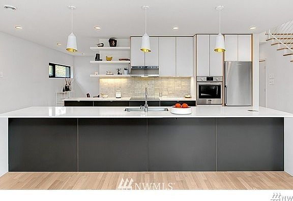 Kitchen - huge island