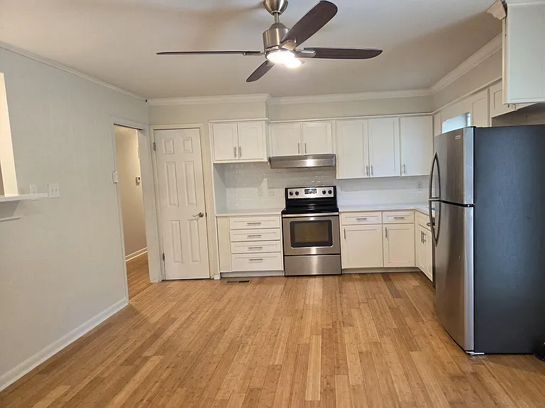 1106 N Hughes St — Photo 12