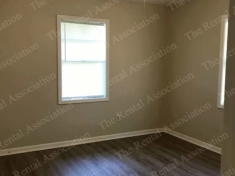 208 Tennessee St — Photo 17