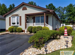 15 Pinetree Ln, Manalapan, NJ 07726