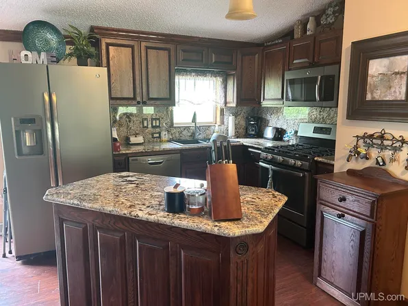 2204 S Cosgrove Lake Rd, Florence, WI 54121