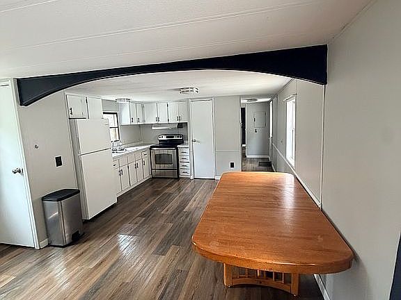3rd image of 260 Misty Ln
