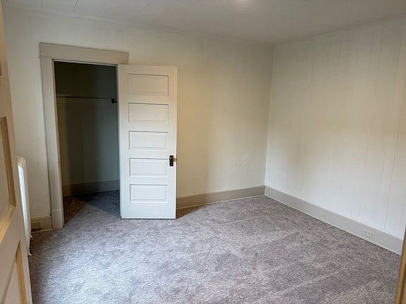 3rd image of 206 1/2 S Broadway St