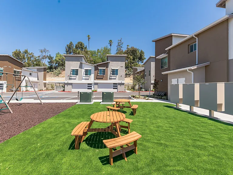 KSB - Santa Fe Townhomes — Photo 19