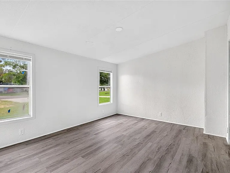 6766 NE 1st Pl — Photo 12