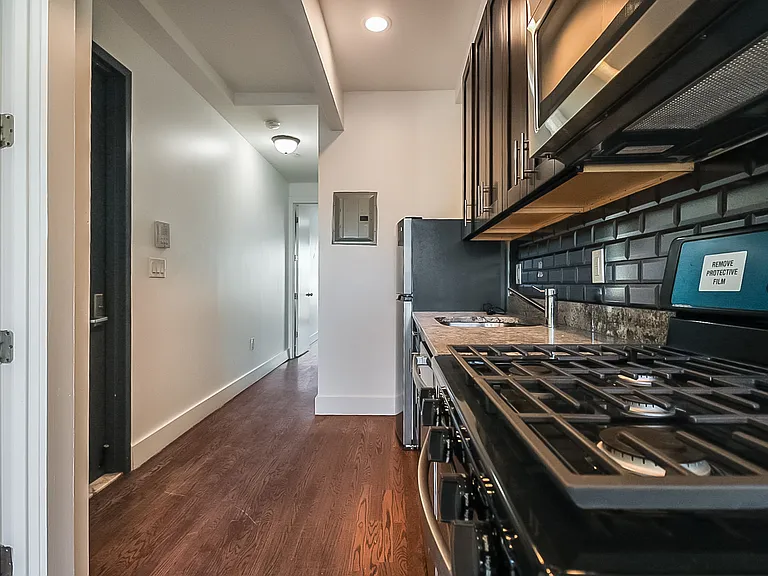 820 Knickerbocker Ave #3R — Photo 8