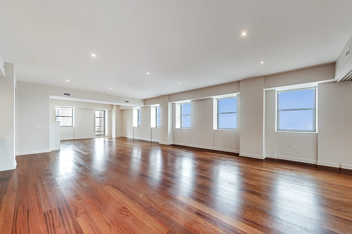 Building Photo - 310 S Michigan Ave #2800