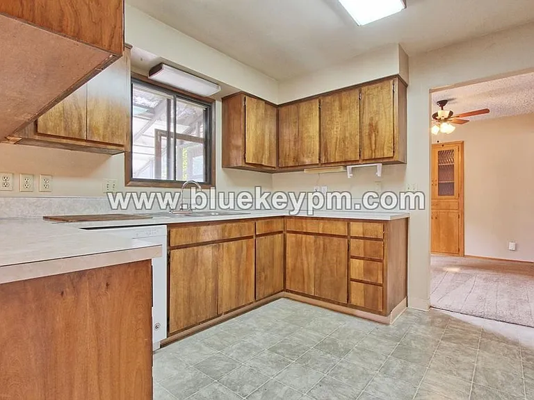 1102 NE 125th Ave — Photo 8